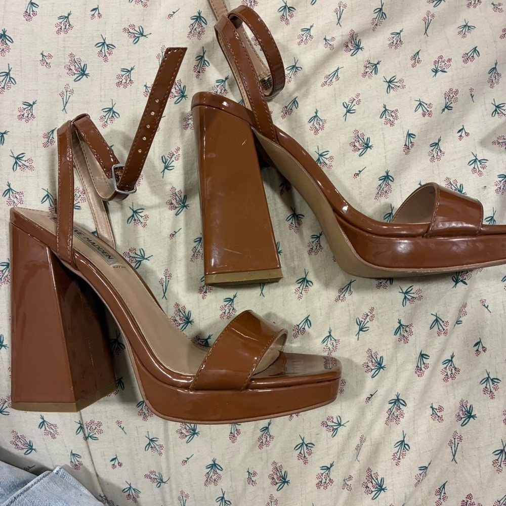 Steve Madden Deserved Cognac Patent Heels Size 7 Used